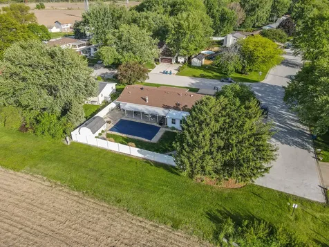 901 Edwin Drive Bourbonnais IL 60914