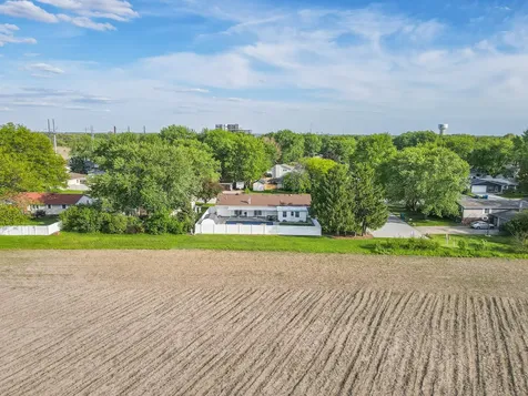 901 Edwin Drive Bourbonnais IL 60914