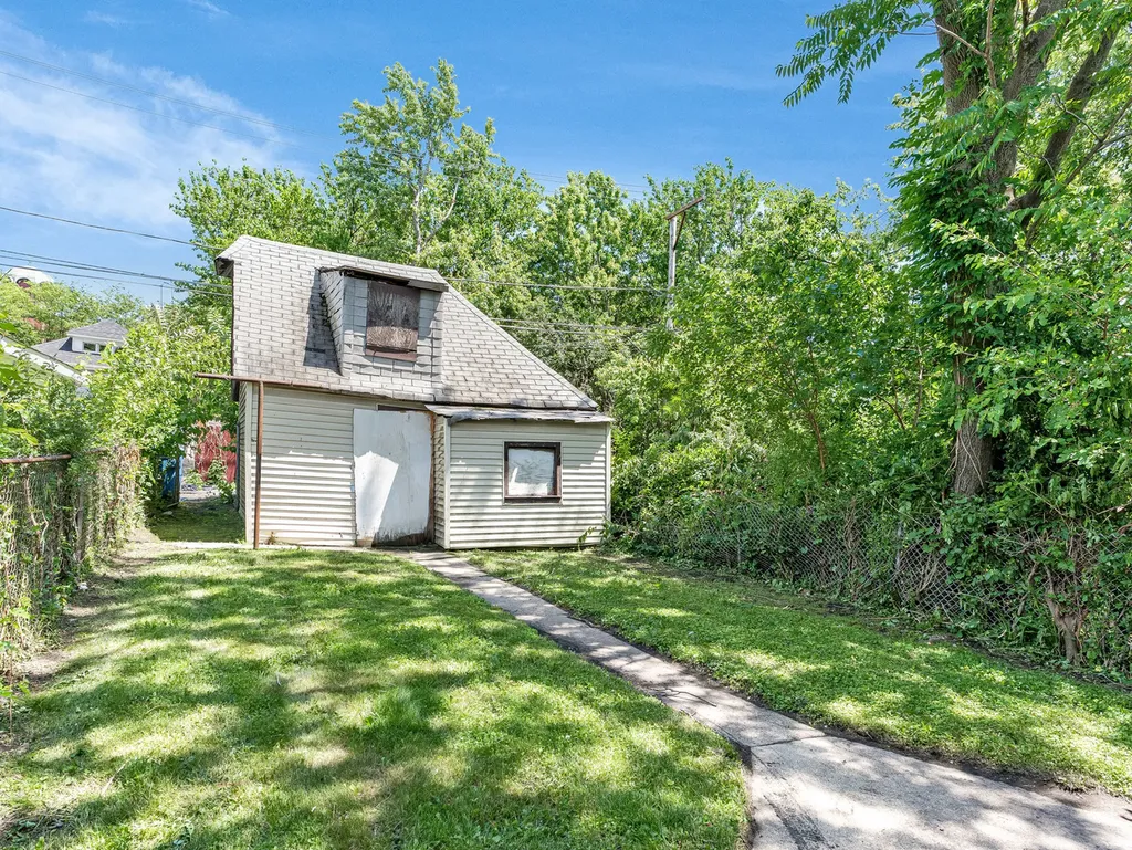 9209 South Woodlawn Avenue Chicago IL 60619