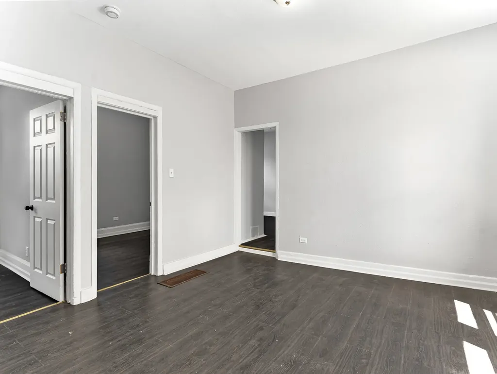 9209 South Woodlawn Avenue Chicago IL 60619