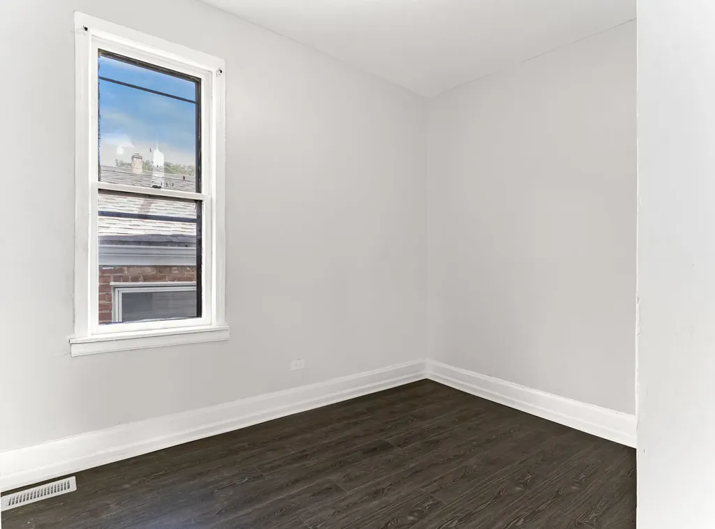 9209 South Woodlawn Avenue Chicago IL 60619