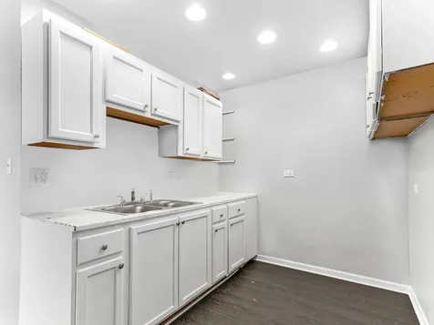 9209 South Woodlawn Avenue Chicago IL 60619