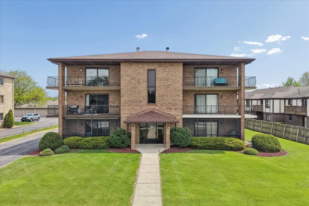 17979 Oak Park Avenue Tinley Park IL 60477