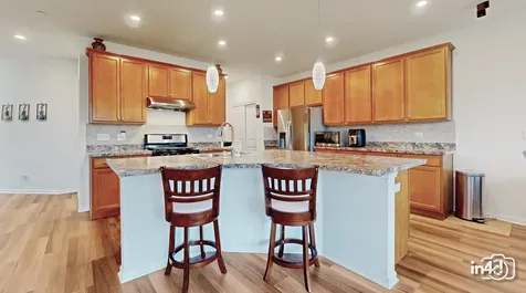162 Waverly Court Bloomingdale IL 60108