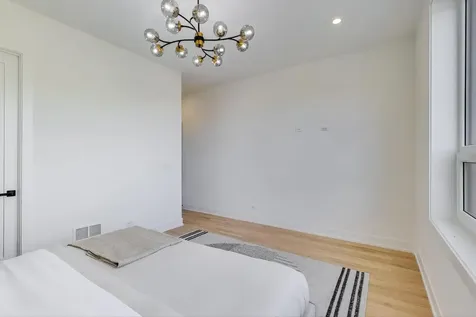 5428 North Winthrop Avenue Chicago IL 60640