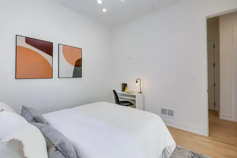 5428 North Winthrop Avenue Chicago IL 60640