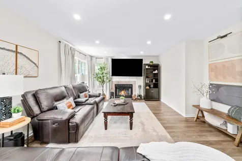 609 Plymouth Court Oswego IL 60543