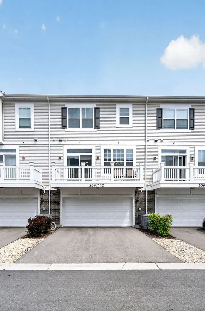 30W142 Wheeler Circle Warrenville IL 60563