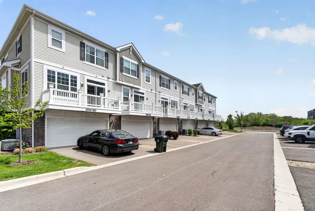 30W142 Wheeler Circle Warrenville IL 60563
