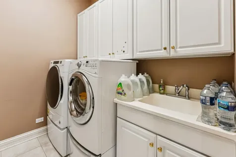 1745 Sundrop Circle Highland Park IL 60035