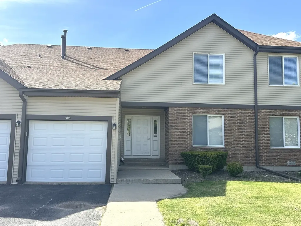 1511 Longwood Drive Sycamore IL 60178
