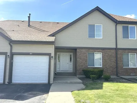1511 Longwood Drive Sycamore IL 60178