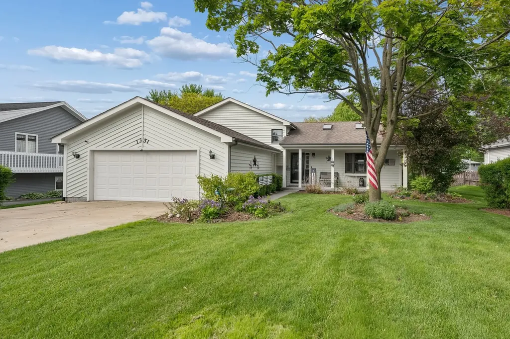 1351 Reva Lane Lake Holiday IL 60548