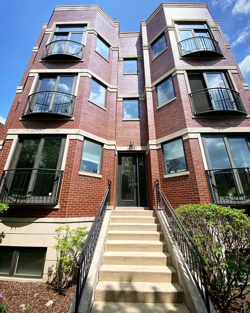 2038 West Iowa Street Chicago IL 60622