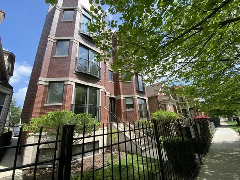 2038 West Iowa Street Chicago IL 60622