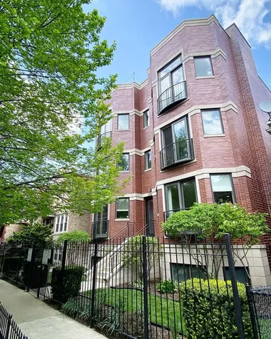 2038 West Iowa Street Chicago IL 60622