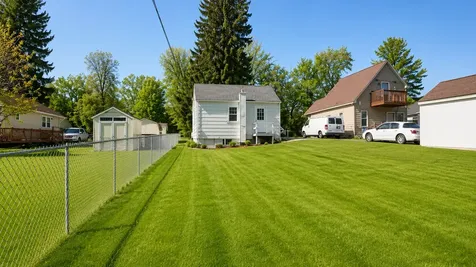5301 West Lane Mccullom Lake IL 60050