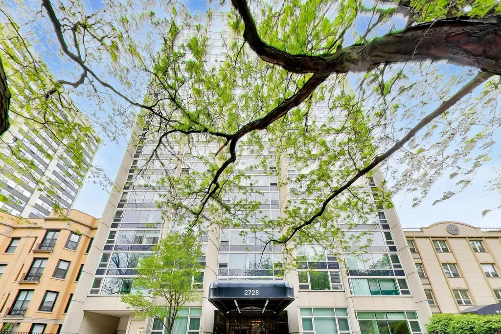 2728 North Hampden Court Chicago IL 60614