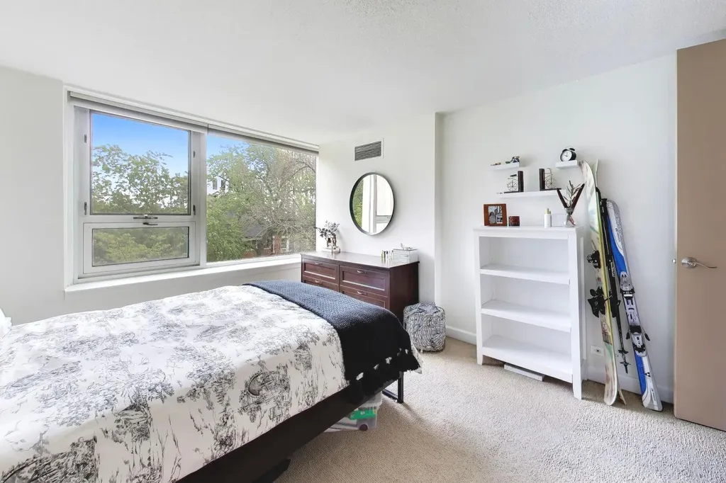 2728 North Hampden Court Chicago IL 60614