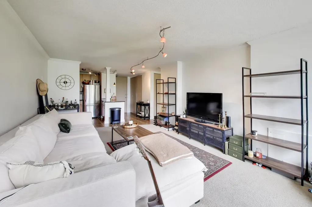 2728 North Hampden Court Chicago IL 60614