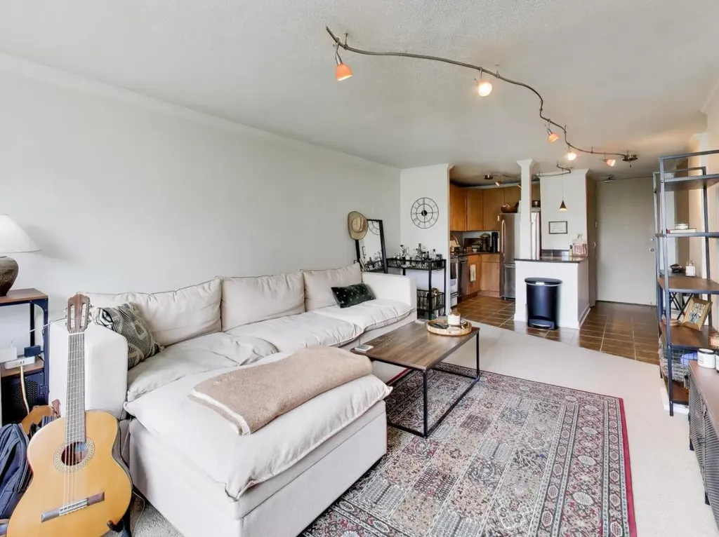 2728 North Hampden Court Chicago IL 60614