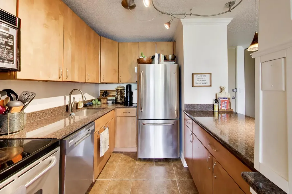 2728 North Hampden Court Chicago IL 60614