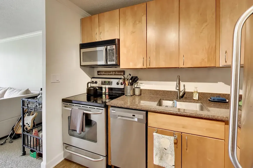 2728 North Hampden Court Chicago IL 60614