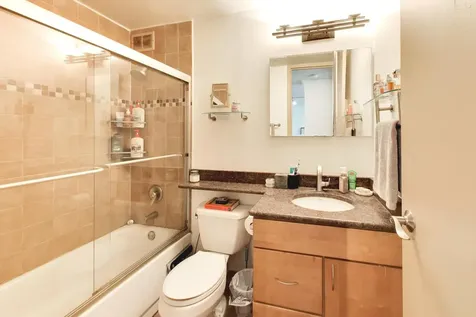 2728 North Hampden Court Chicago IL 60614