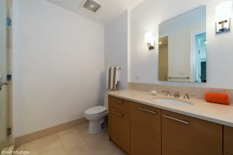 2550 North Lakeview Avenue Chicago IL 60614