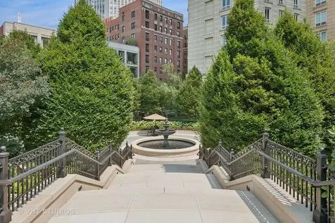 2550 North Lakeview Avenue Chicago IL 60614