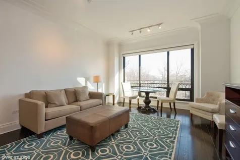 2550 North Lakeview Avenue Chicago IL 60614