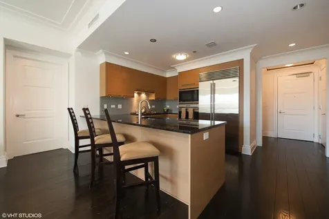2550 North Lakeview Avenue Chicago IL 60614