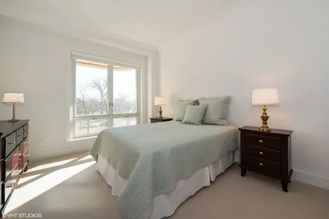 2550 North Lakeview Avenue Chicago IL 60614
