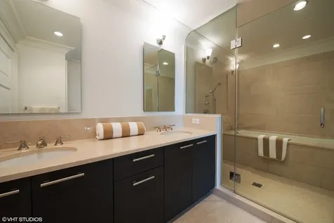 2550 North Lakeview Avenue Chicago IL 60614