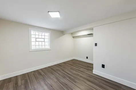 8051 South Escanaba Avenue Chicago IL 60617
