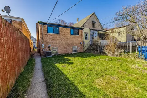 8051 South Escanaba Avenue Chicago IL 60617