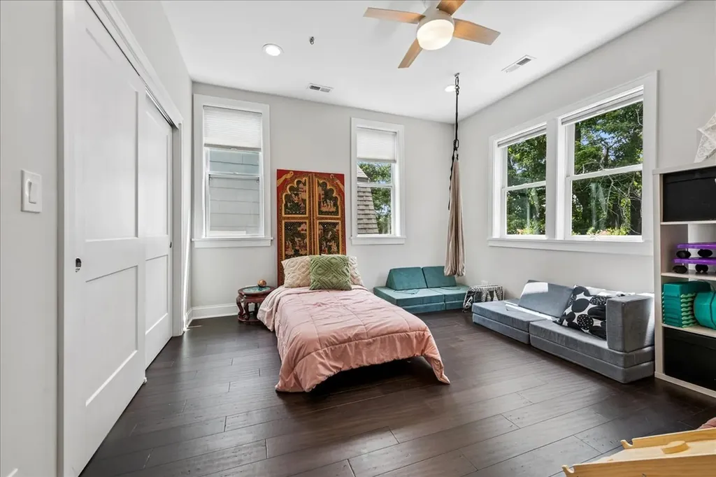 3739 North Ridgeway Avenue Chicago IL 60618