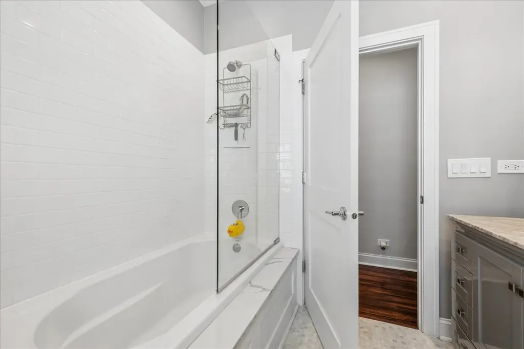 3739 North Ridgeway Avenue Chicago IL 60618