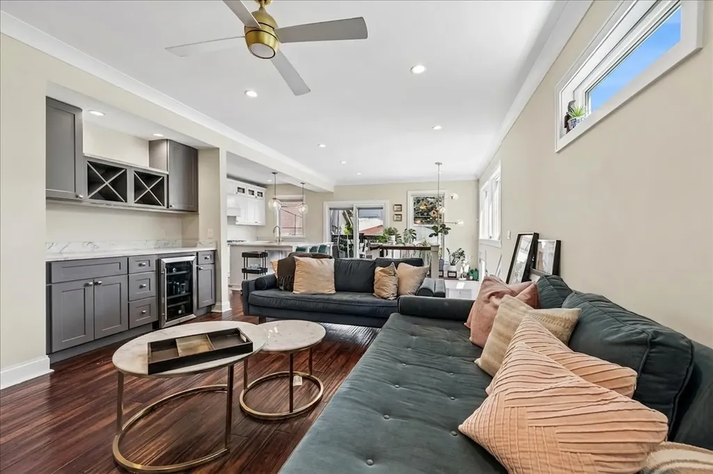 3739 North Ridgeway Avenue Chicago IL 60618