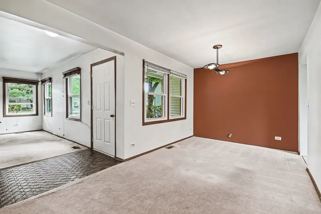 880 Colony Lake Drive Schaumburg IL 60194