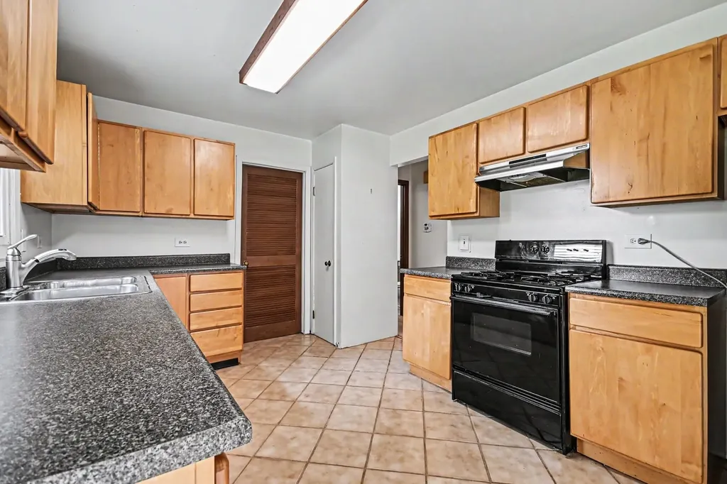 880 Colony Lake Drive Schaumburg IL 60194