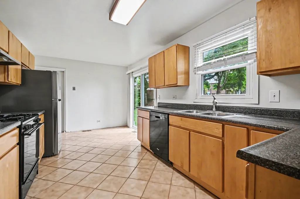 880 Colony Lake Drive Schaumburg IL 60194