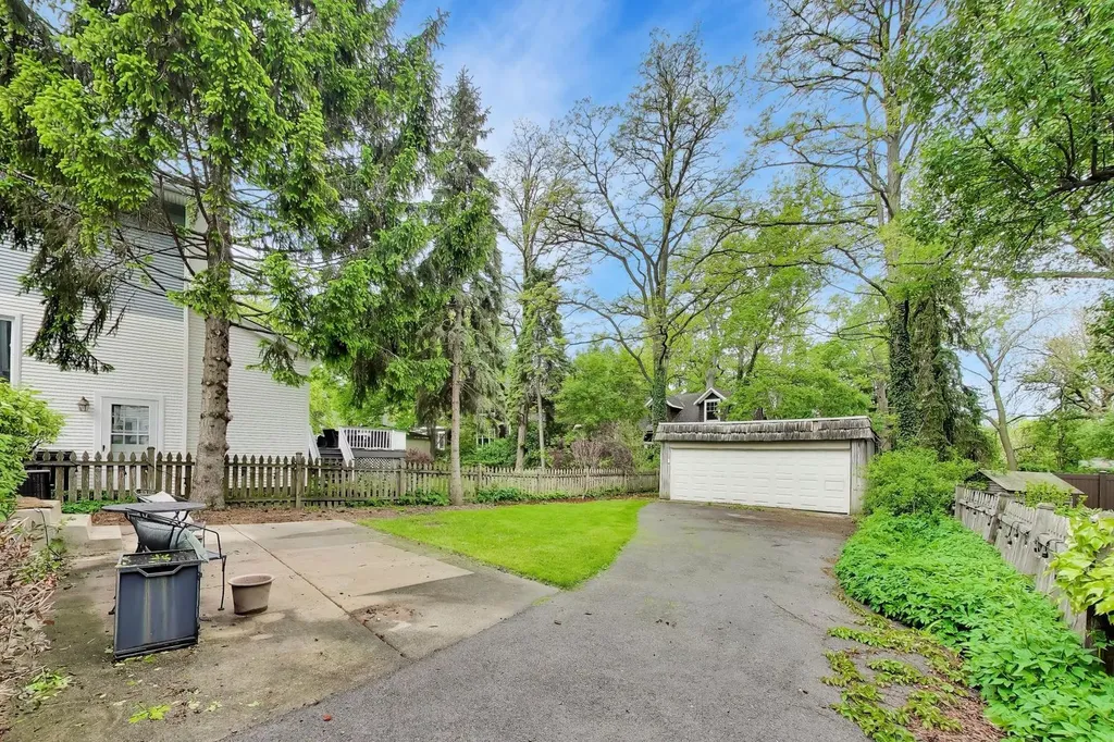 400 South Crescent Avenue Park Ridge IL 60068
