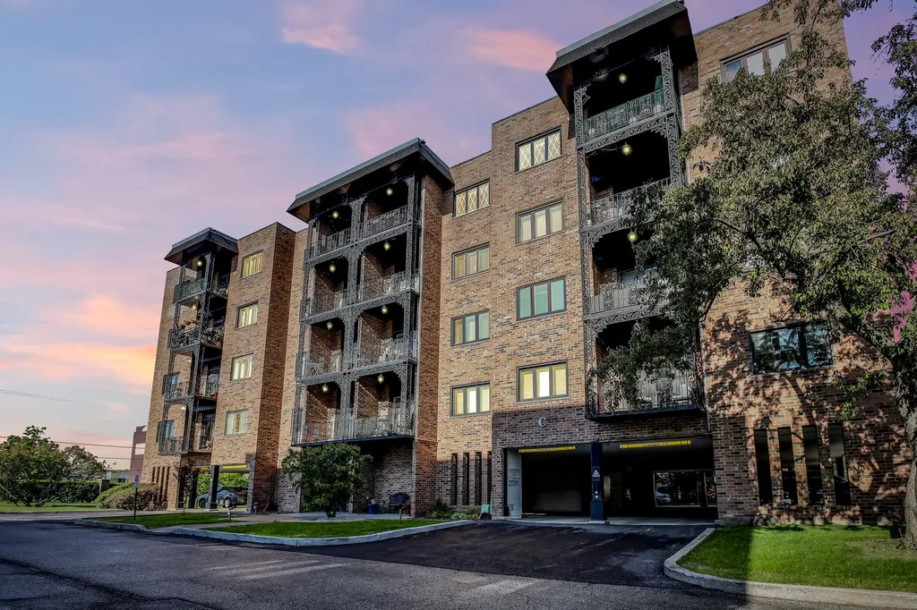 9335 Landings Lane Des Plaines IL 60016