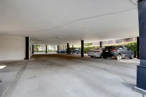 9335 Landings Lane Des Plaines IL 60016