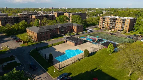 9335 Landings Lane Des Plaines IL 60016