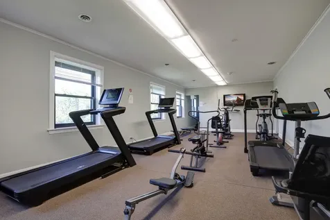 9335 Landings Lane Des Plaines IL 60016