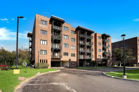 9335 Landings Lane Des Plaines IL 60016