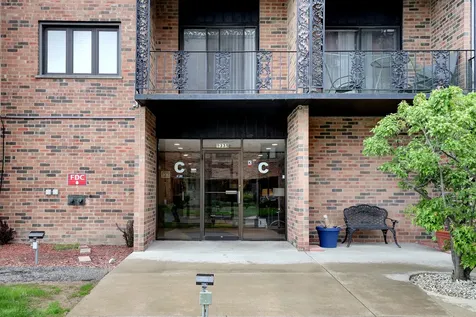 9335 Landings Lane Des Plaines IL 60016