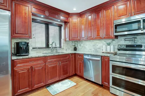 9335 Landings Lane Des Plaines IL 60016